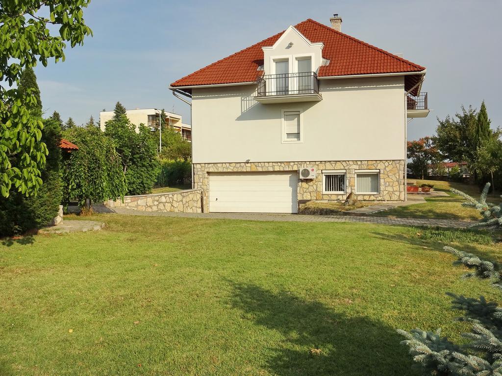 Albizia Apartments บาลาตอนฟือเรด ภายนอก รูปภาพ